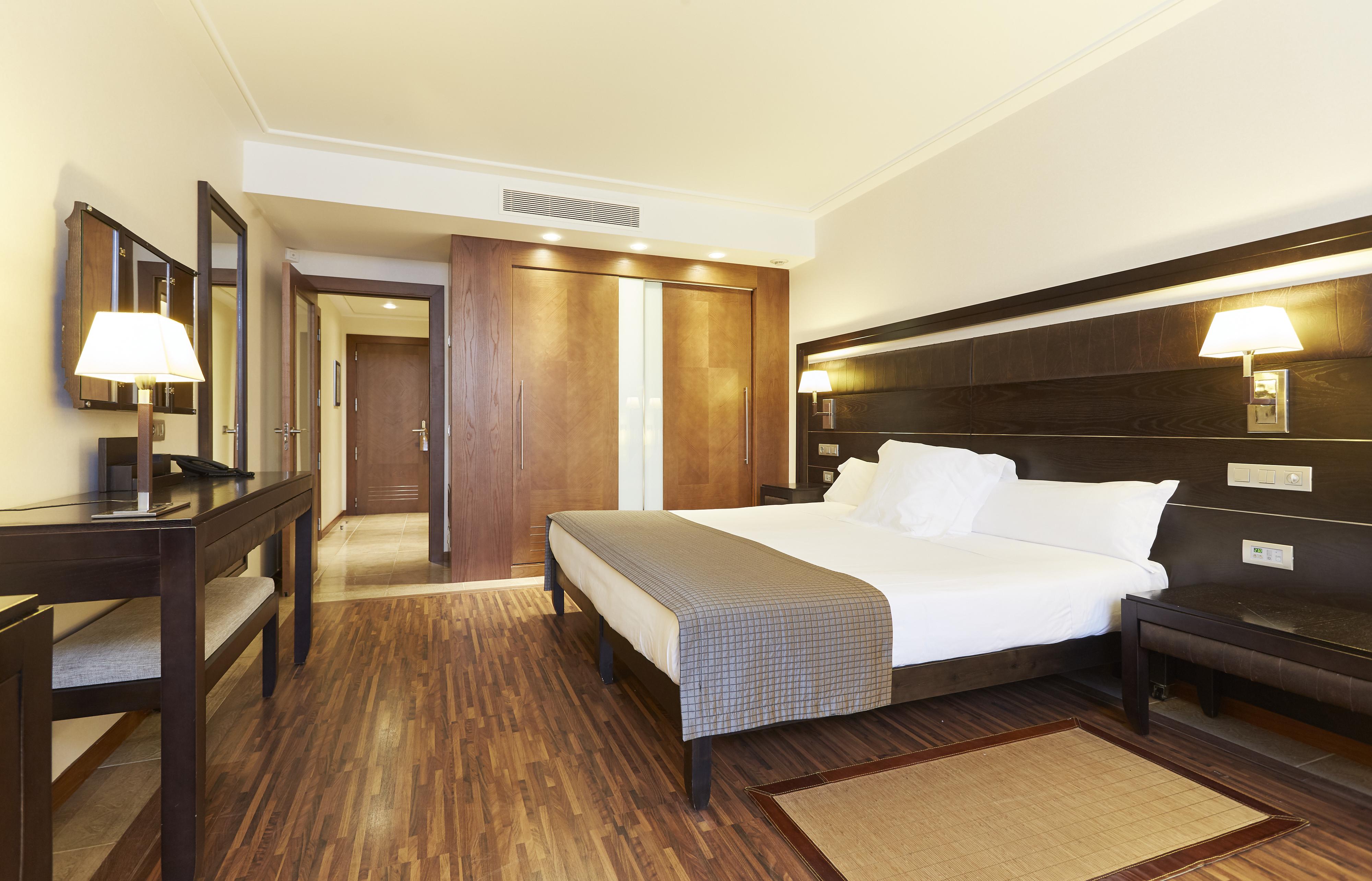 Insotel Fenicia Prestige Suites & Spa Санта Еулалия дел Рио Екстериор снимка