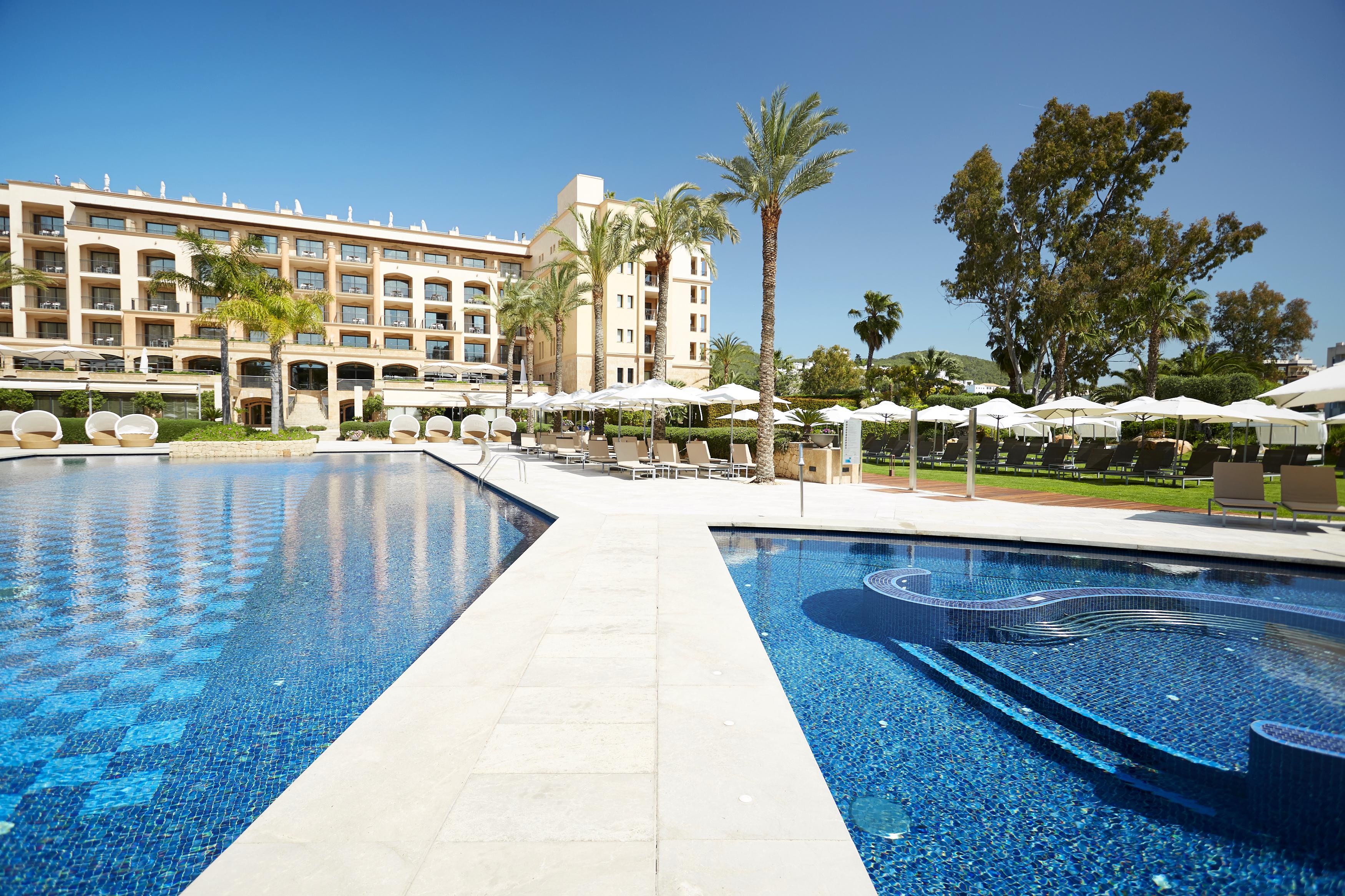 Insotel Fenicia Prestige Suites & Spa Санта Еулалия дел Рио Екстериор снимка